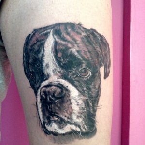 Retrato de mascota tatuada